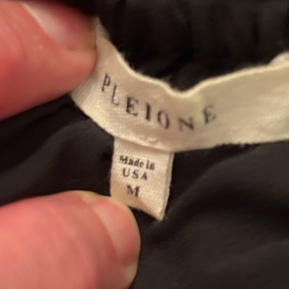 Chic Black Pleione Top - Picture 3 of 5